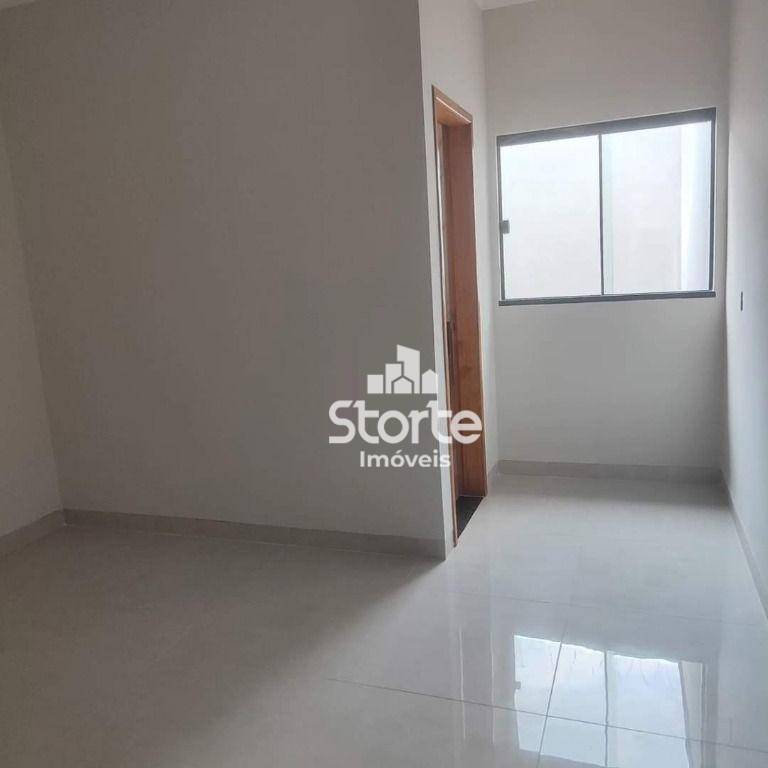 Casa à venda com 2 quartos, 60m² - Foto 4