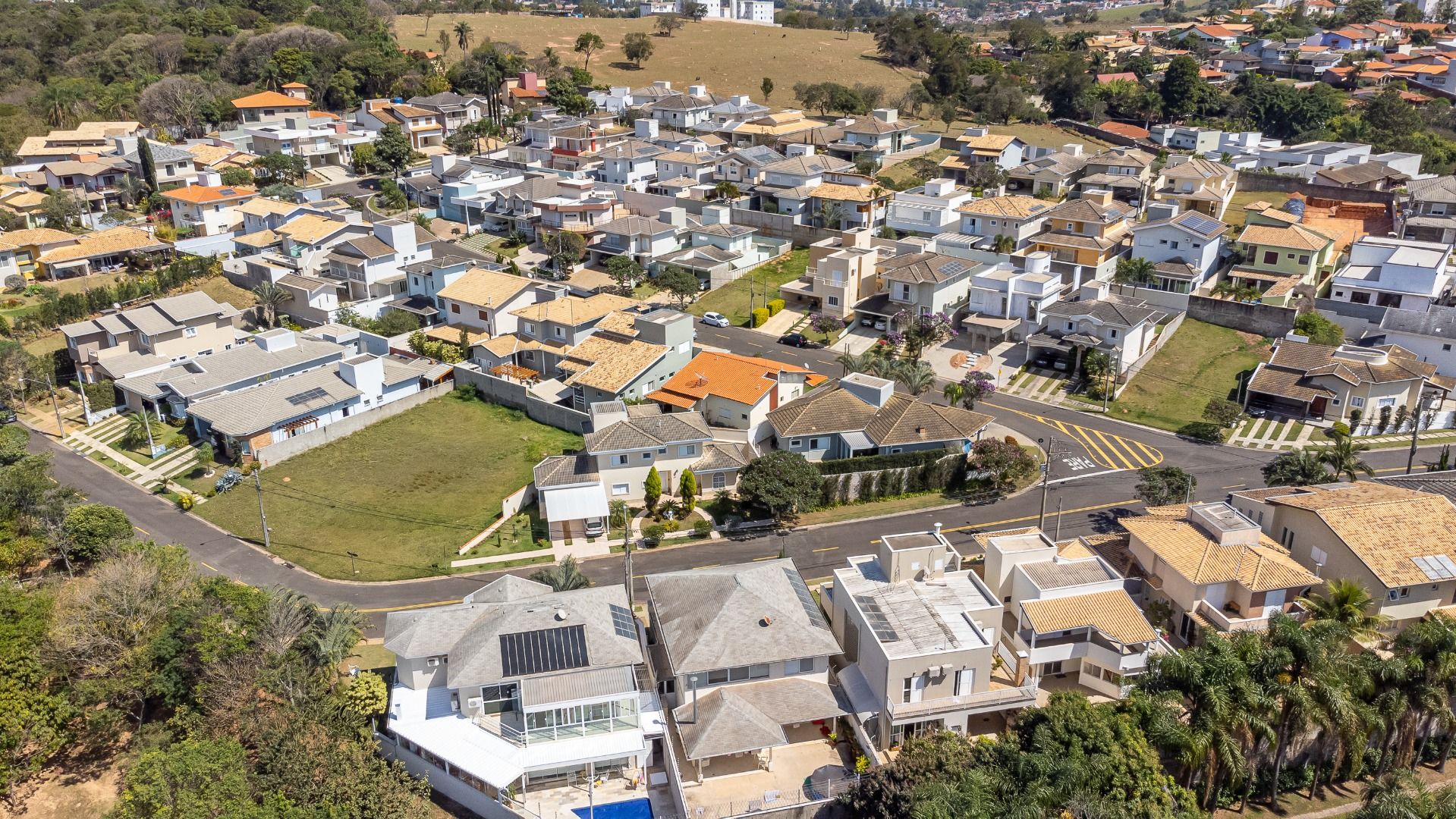 Casa de Condomínio à venda com 4 quartos, 261m² - Foto 4