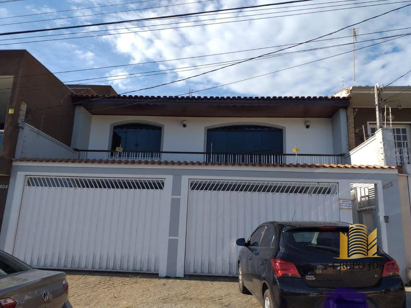 Casa à venda com 3 quartos, 250m² - Foto 1