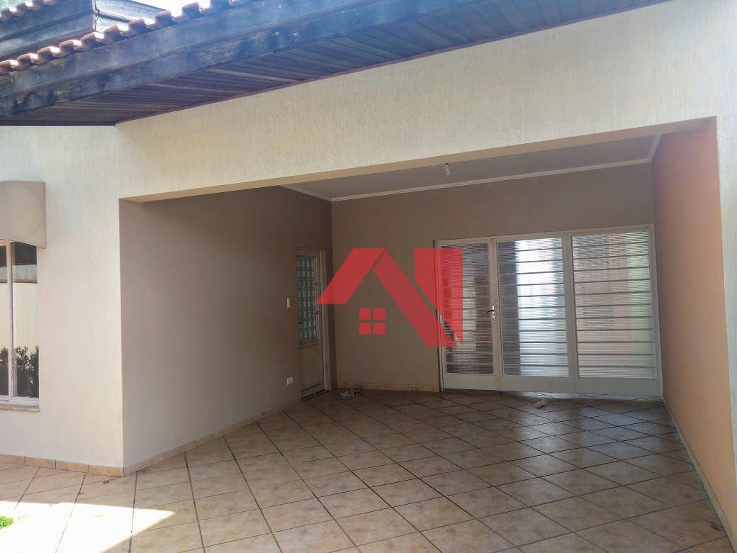 Casa à venda com 3 quartos, 110m² - Foto 1