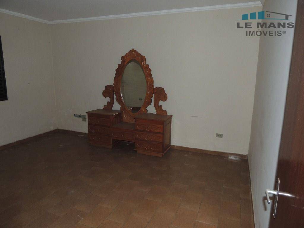 Casa à venda com 3 quartos, 300m² - Foto 26