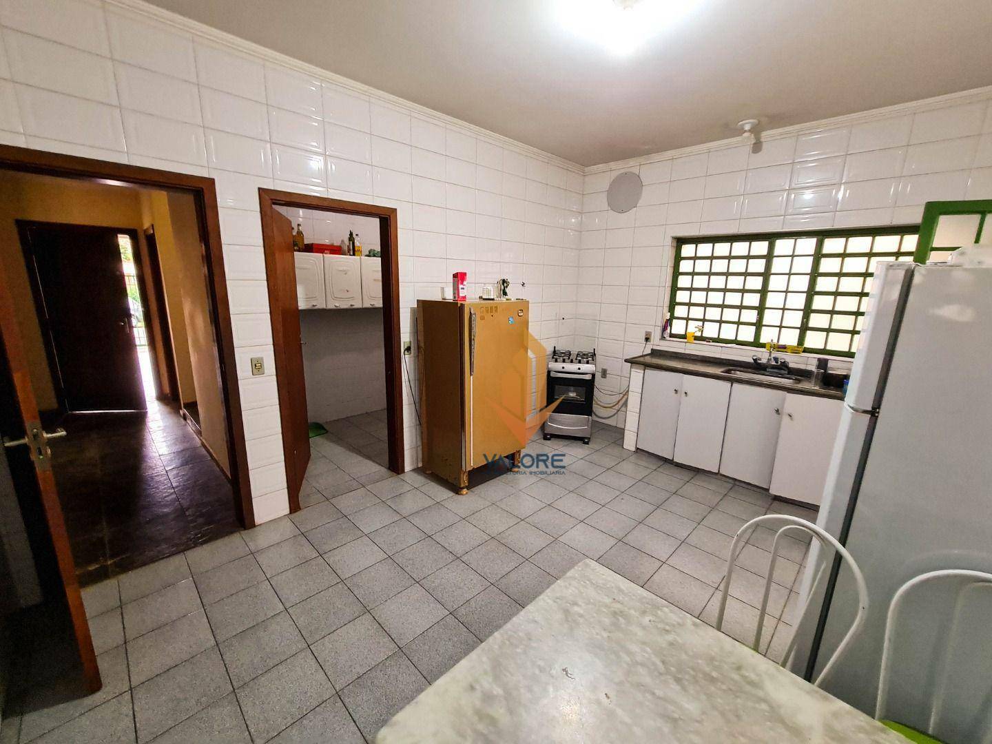 Casa à venda com 8 quartos, 365m² - Foto 17