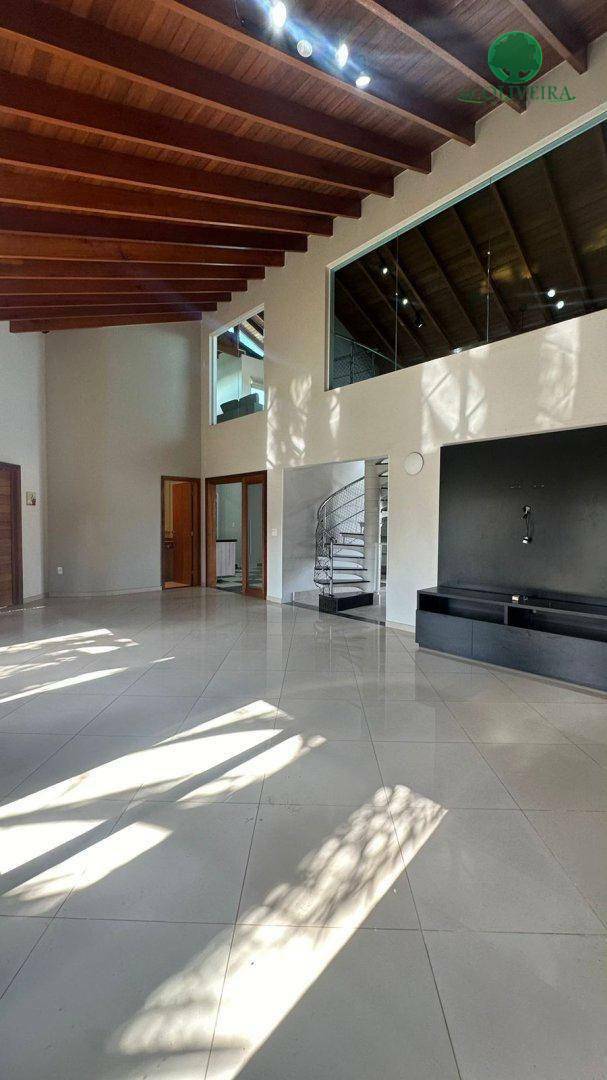 Casa à venda e aluguel com 4 quartos, 291m² - Foto 3