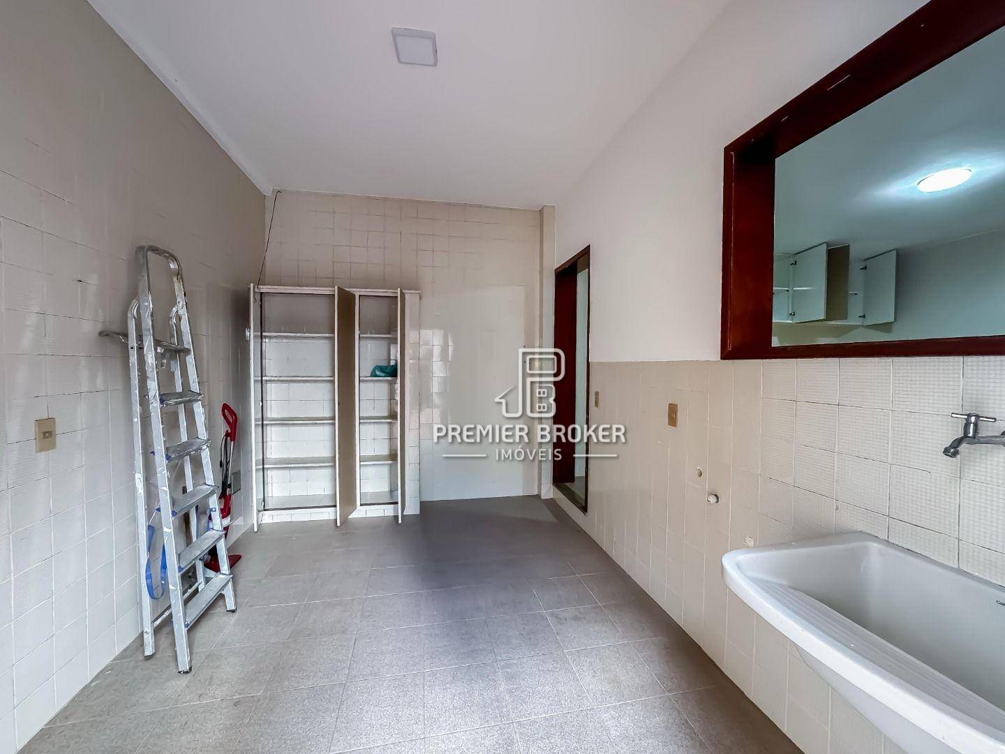 Casa de Condomínio à venda com 4 quartos, 250m² - Foto 18