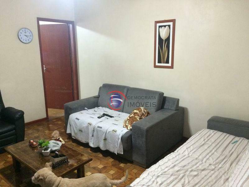 Casa à venda com 2 quartos, 170m² - Foto 2