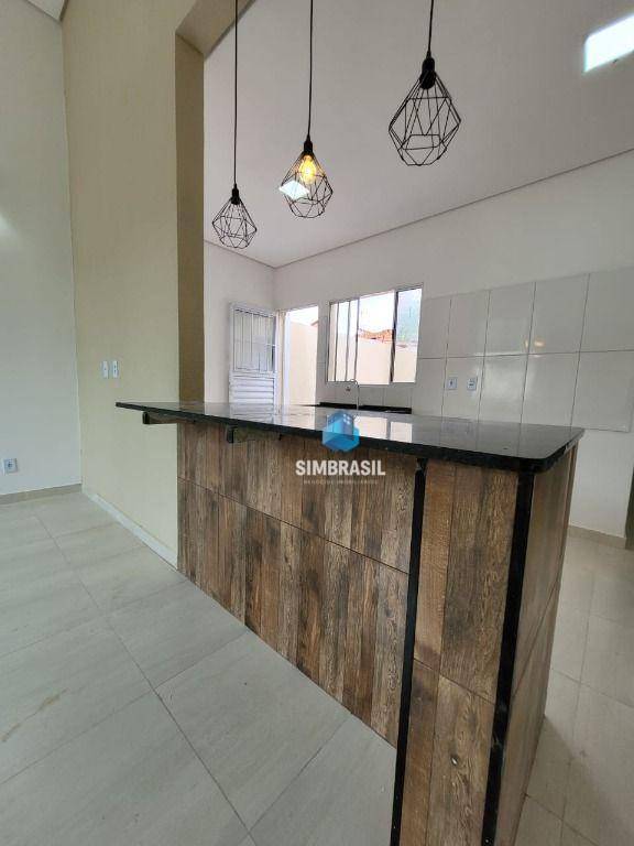 Casa à venda com 2 quartos, 72m² - Foto 1