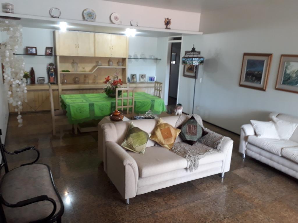 Apartamento à venda com 3 quartos, 150m² - Foto 2