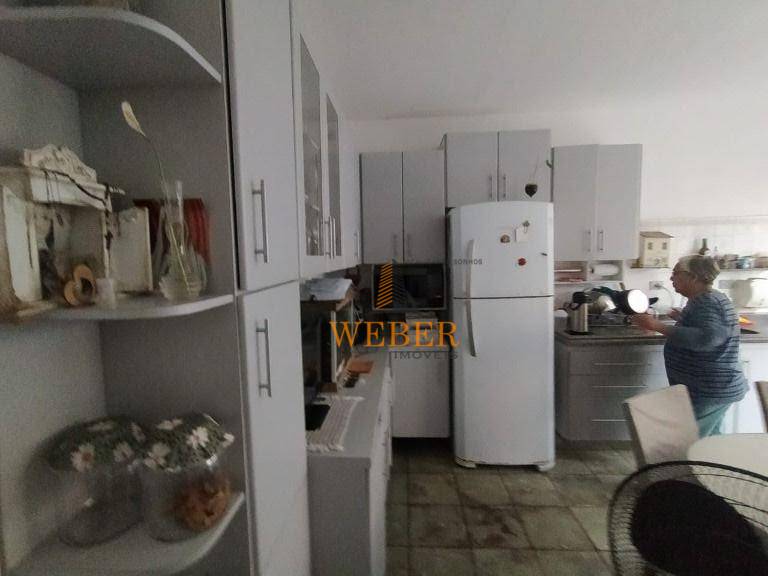 Casa à venda com 5 quartos, 180m² - Foto 24