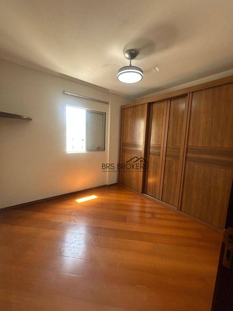 Apartamento para alugar com 2 quartos, 64m² - Foto 13