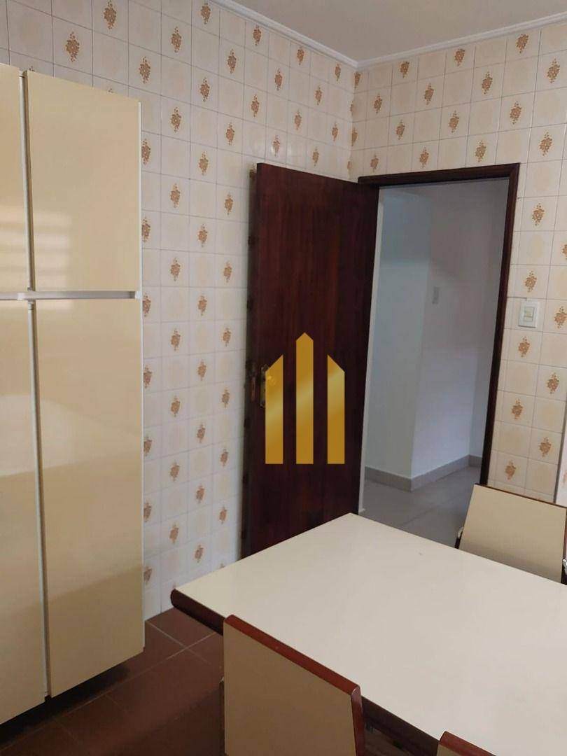 Sobrado à venda e aluguel com 3 quartos, 180m² - Foto 8