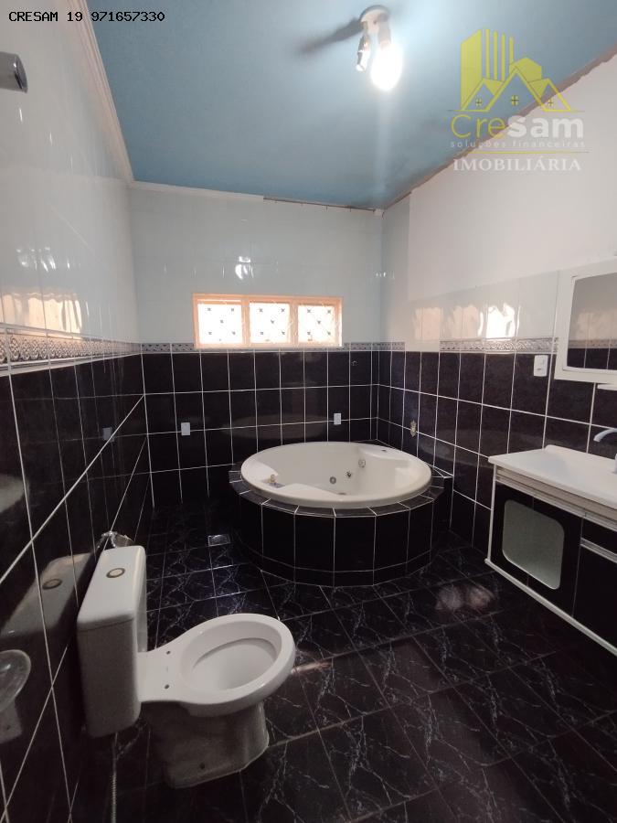 Casa para alugar com 3 quartos, 250m² - Foto 1