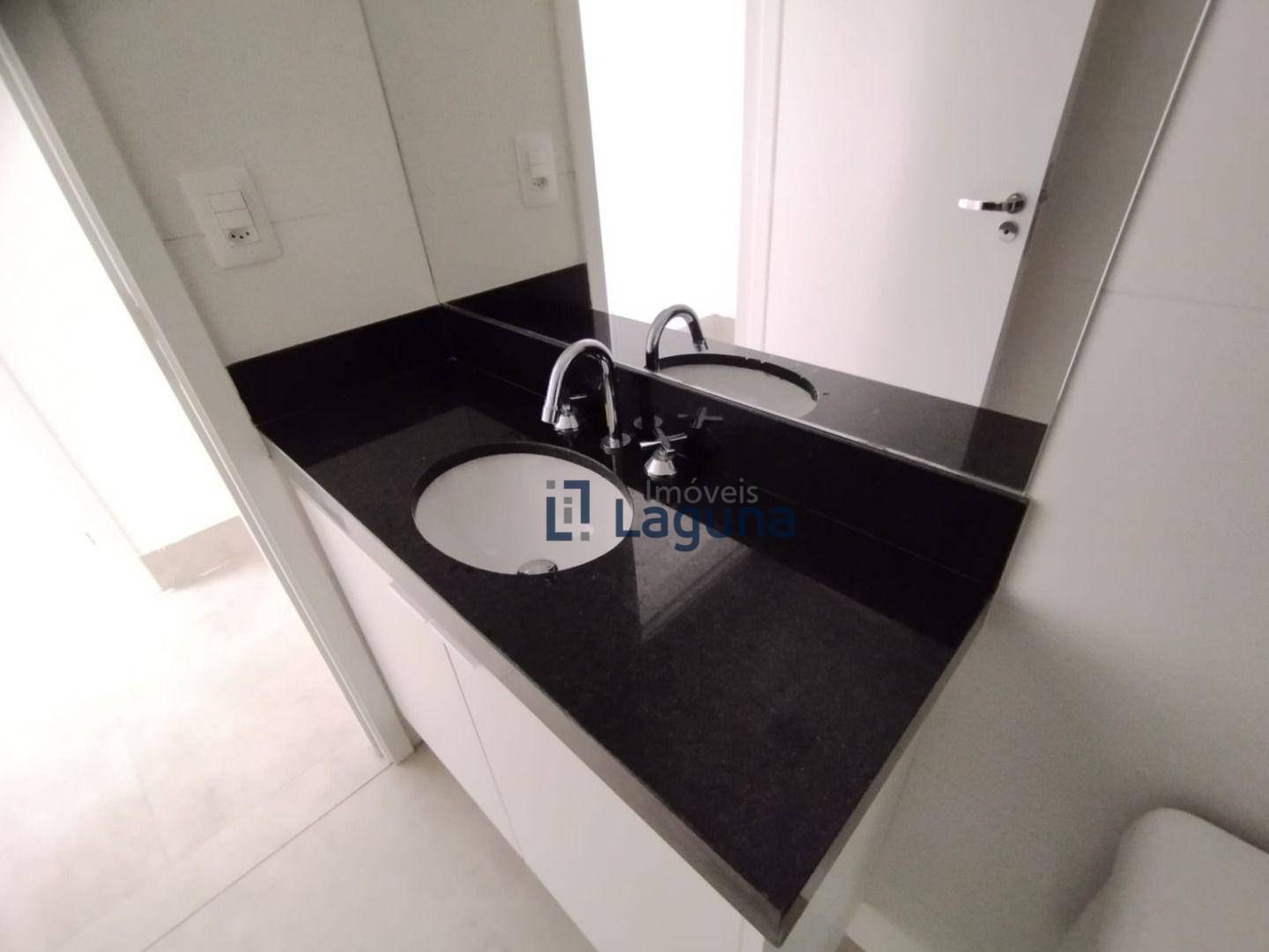 Apartamento à venda com 2 quartos, 70m² - Foto 17