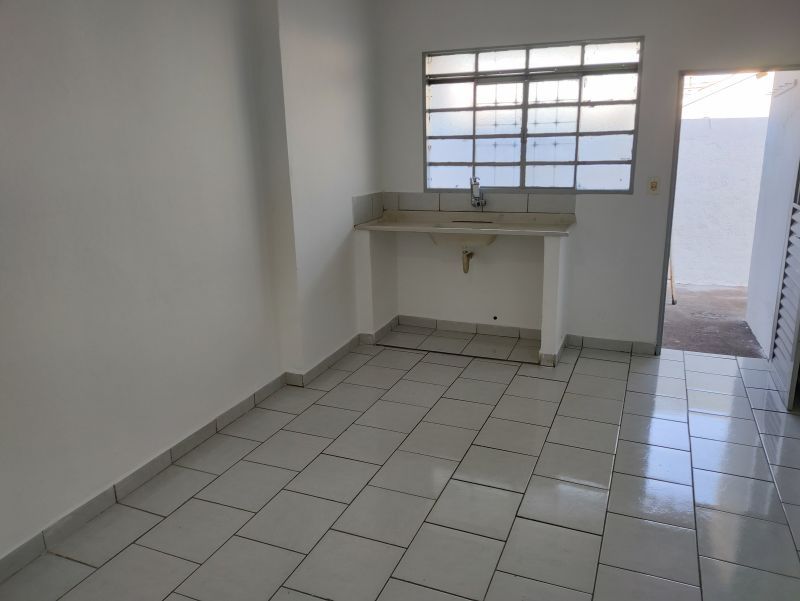 Casa para alugar com 2 quartos, 120m² - Foto 14