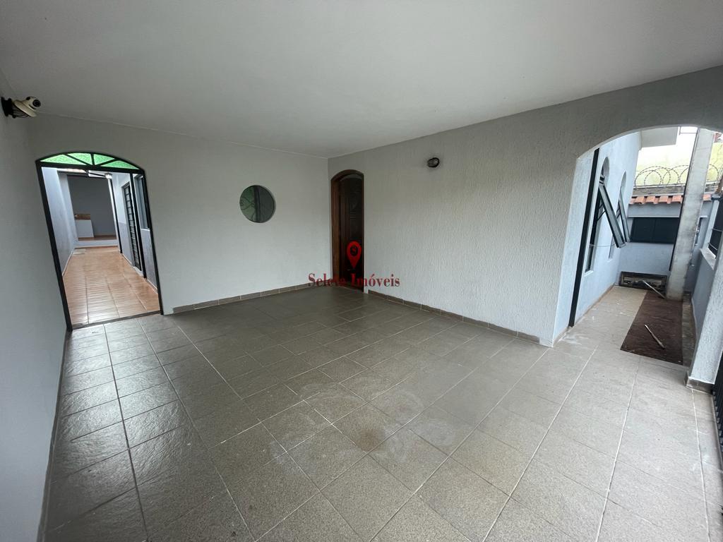 Casa à venda com 3 quartos, 182m² - Foto 1