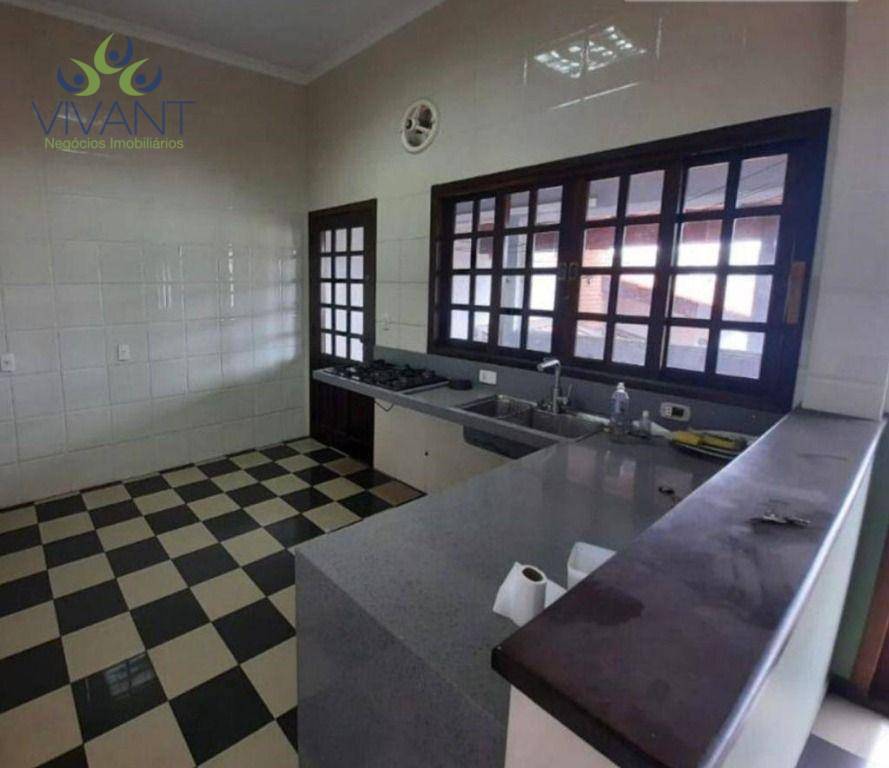 Sobrado à venda com 3 quartos, 304m² - Foto 2