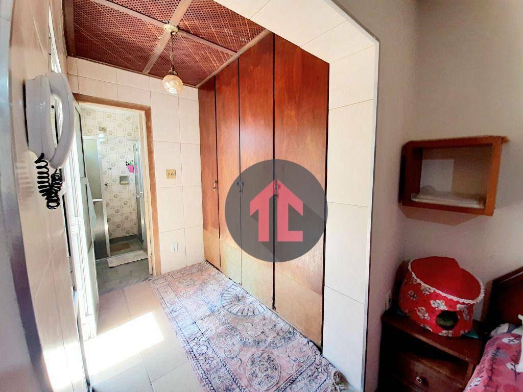 Casa à venda com 6 quartos, 260m² - Foto 17