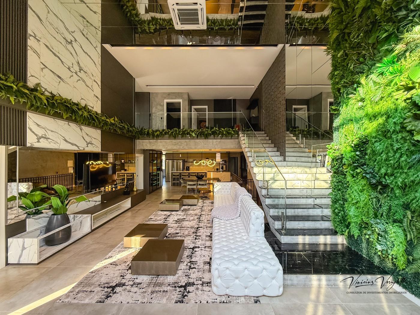Casa para alugar com 4 quartos, 600m² - Foto 1
