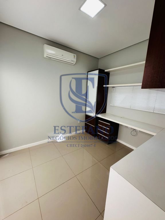 Casa à venda com 3 quartos, 360m² - Foto 1