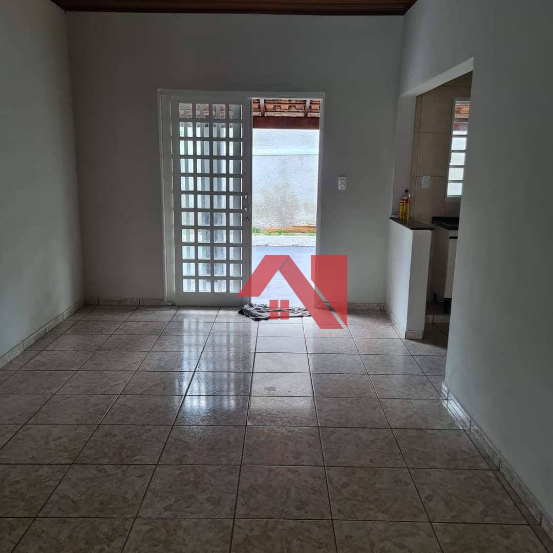 Casa à venda com 3 quartos, 90m² - Foto 2