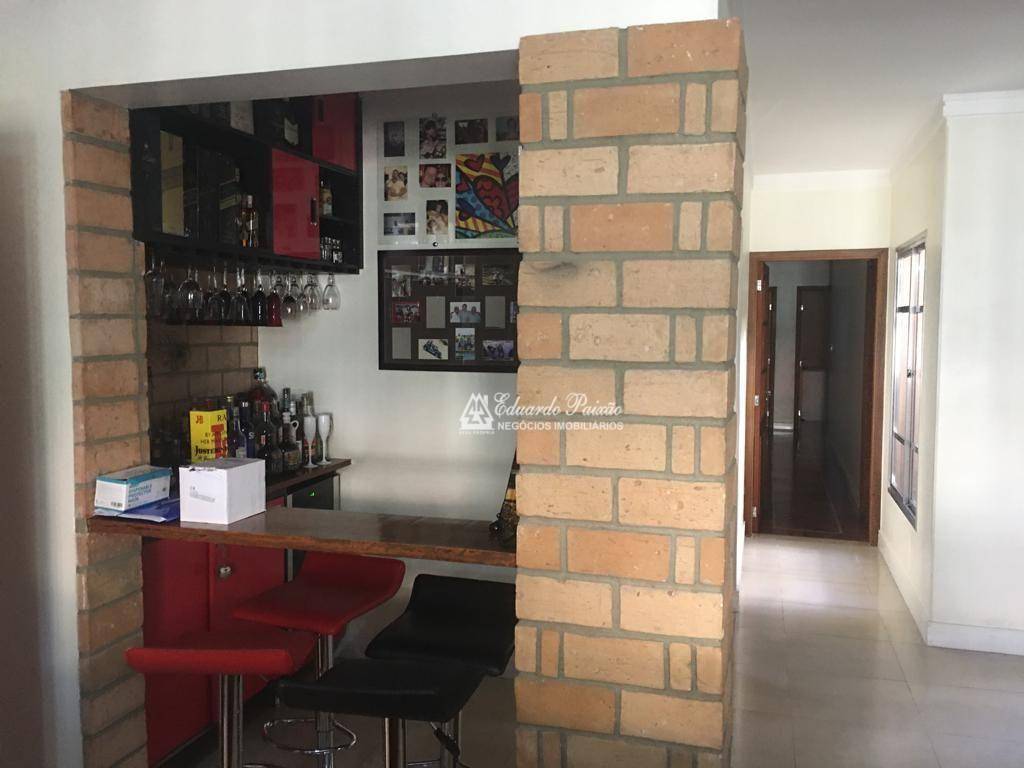 Casa à venda com 3 quartos, 236m² - Foto 4