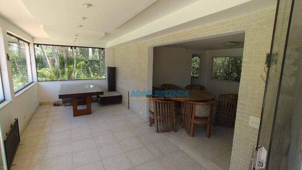 Casa de Condomínio à venda com 5 quartos, 460m² - Foto 2