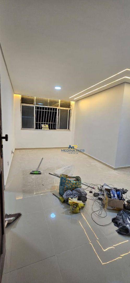 Apartamento à venda com 2 quartos, 60m² - Foto 1