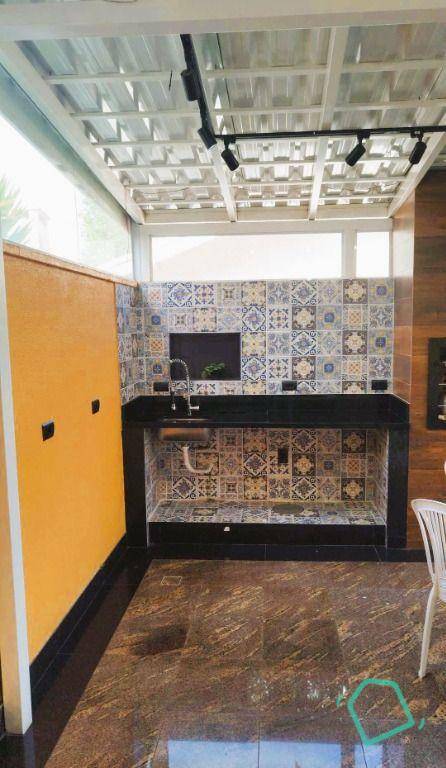 Casa de Condomínio para alugar com 3 quartos, 175m² - Foto 3