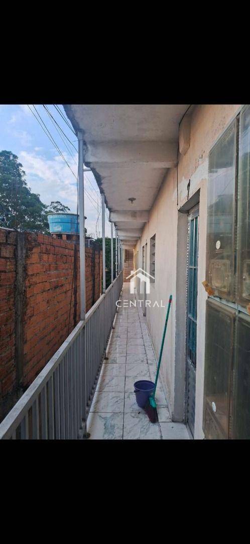 Sobrado à venda com 9 quartos, 160m² - Foto 1