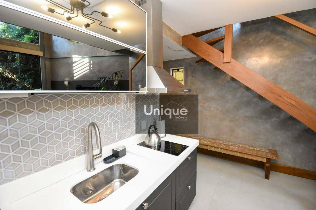 Casa à venda com 6 quartos, 256m² - Foto 47