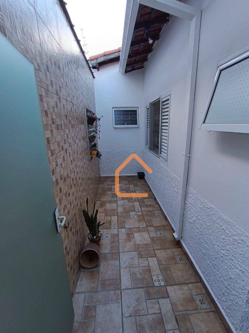 Casa à venda com 3 quartos, 230m² - Foto 3