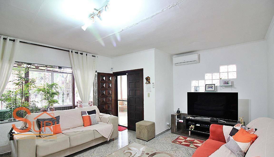 Sobrado à venda com 4 quartos, 207m² - Foto 1