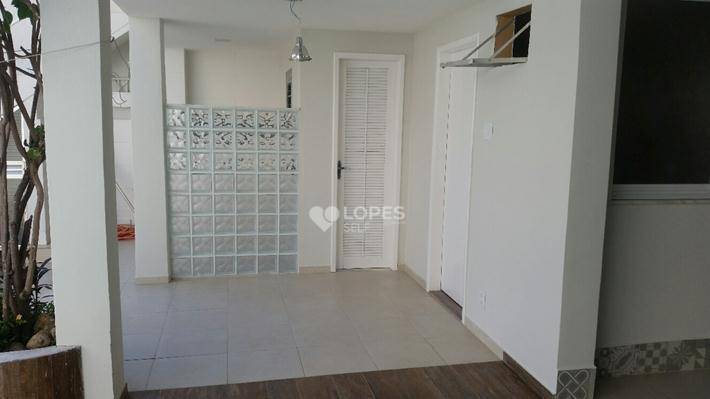 Casa à venda com 4 quartos, 250m² - Foto 24