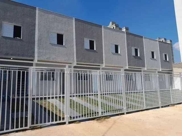 Casa à venda com 2 quartos, 54m² - Foto 1