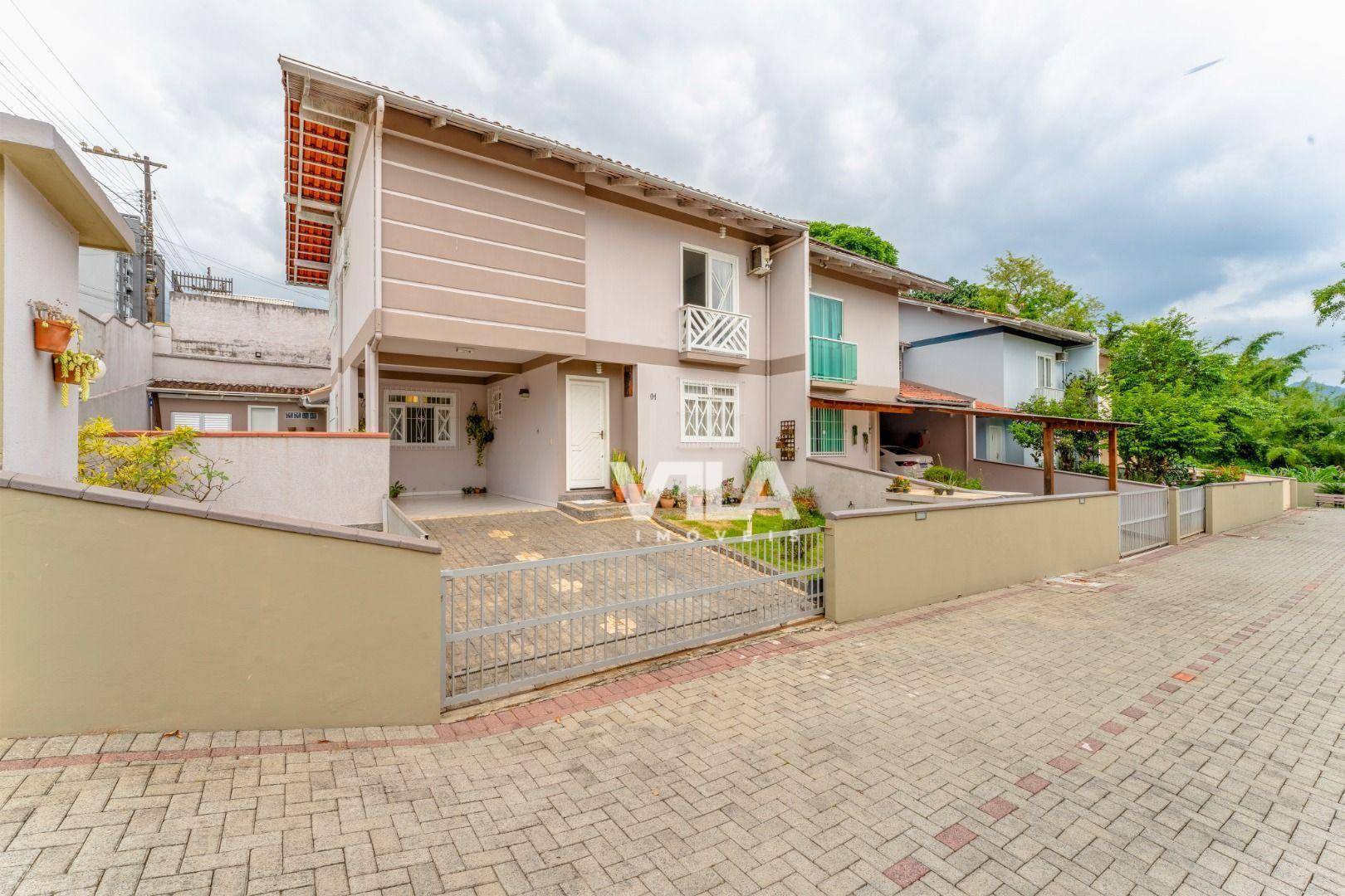 Sobrado, 3 quartos, 220 m² - Foto 1