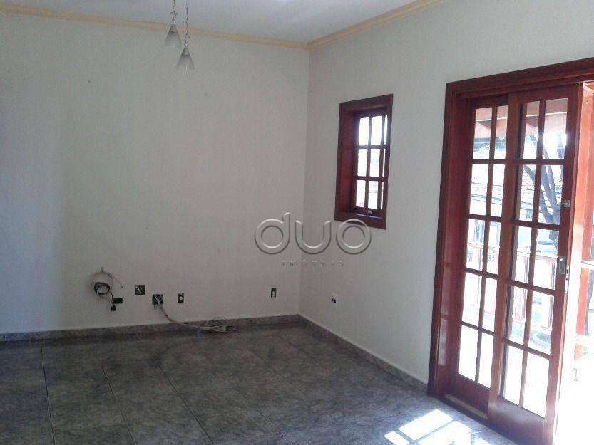 Casa à venda com 2 quartos, 303m² - Foto 2