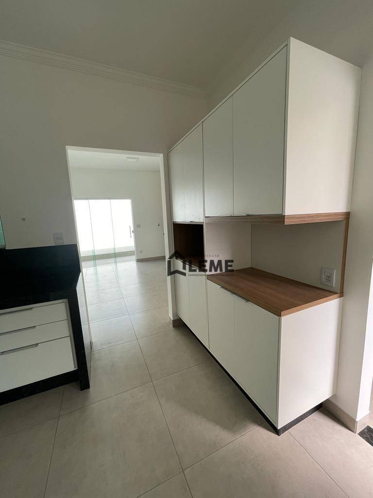 Casa à venda com 3 quartos, 177m² - Foto 7