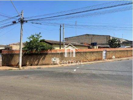 Casa à venda com 2 quartos, 200m² - Foto 3