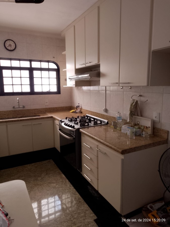 Casa à venda com 3 quartos, 300m² - Foto 1