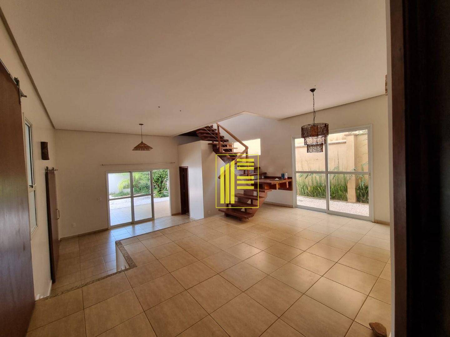 Casa de Condomínio para alugar com 3 quartos, 234m² - Foto 2