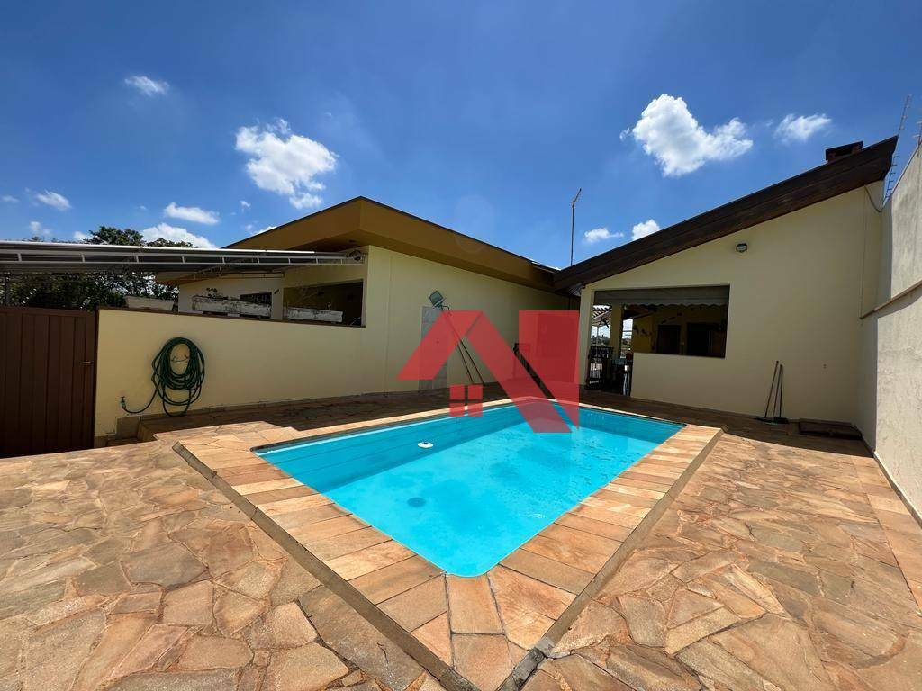 Sobrado à venda com 3 quartos, 435m² - Foto 1