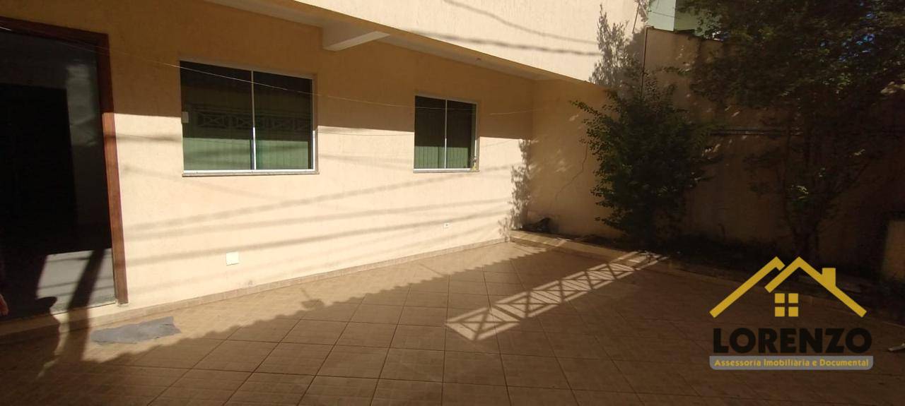 Sobrado à venda com 3 quartos, 102m² - Foto 1