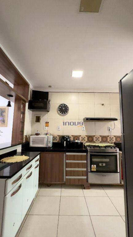 Casa, 4 quartos, 230 m² - Foto 4