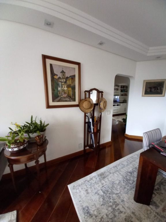 Apartamento à venda com 3 quartos, 198m² - Foto 9