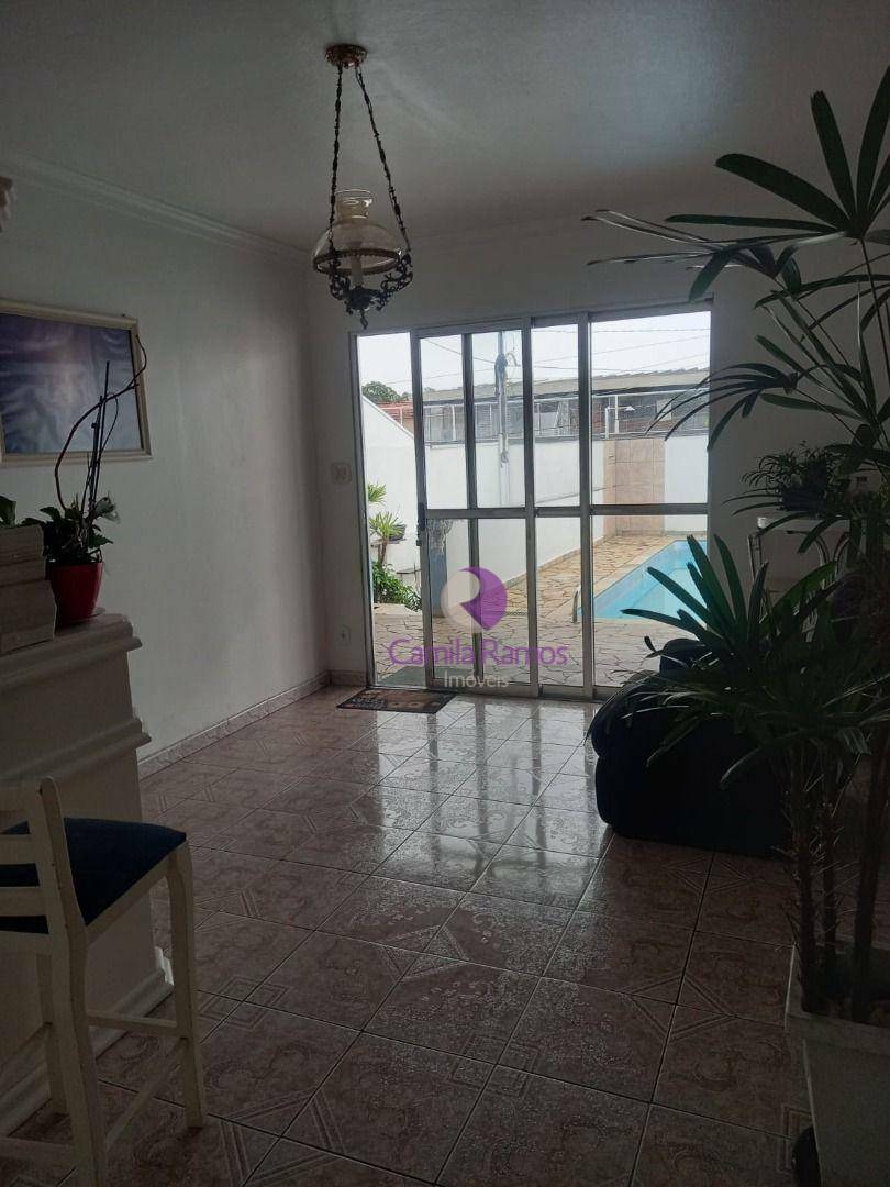 Casa à venda com 4 quartos, 215m² - Foto 3