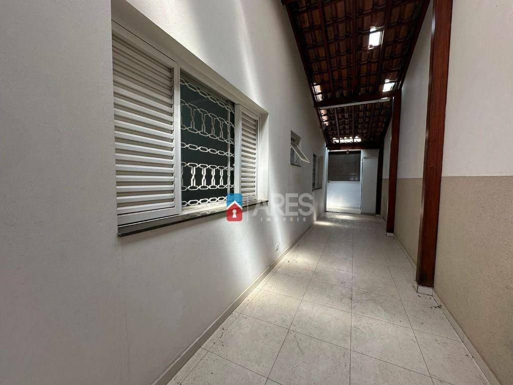 Casa para alugar com 3 quartos, 249m² - Foto 30