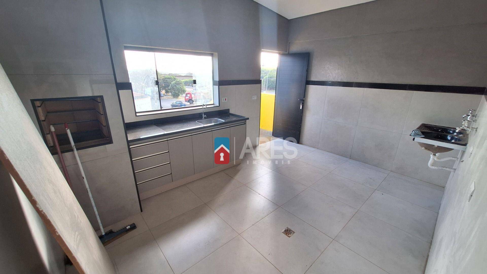 Casa para alugar com 2 quartos, 125m² - Foto 5