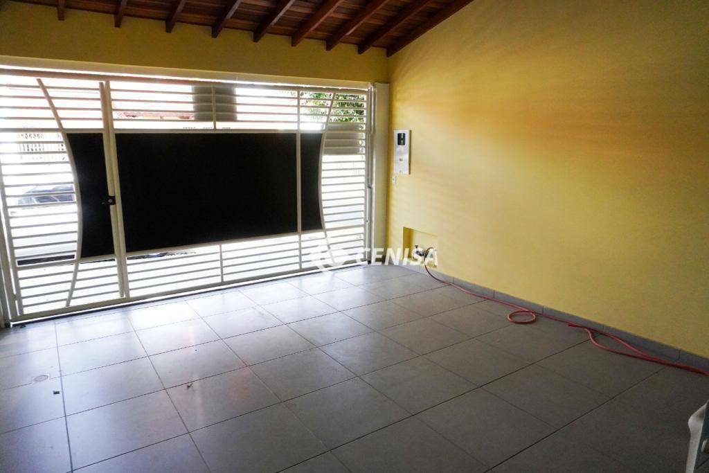 Casa à venda com 2 quartos, 240m² - Foto 1