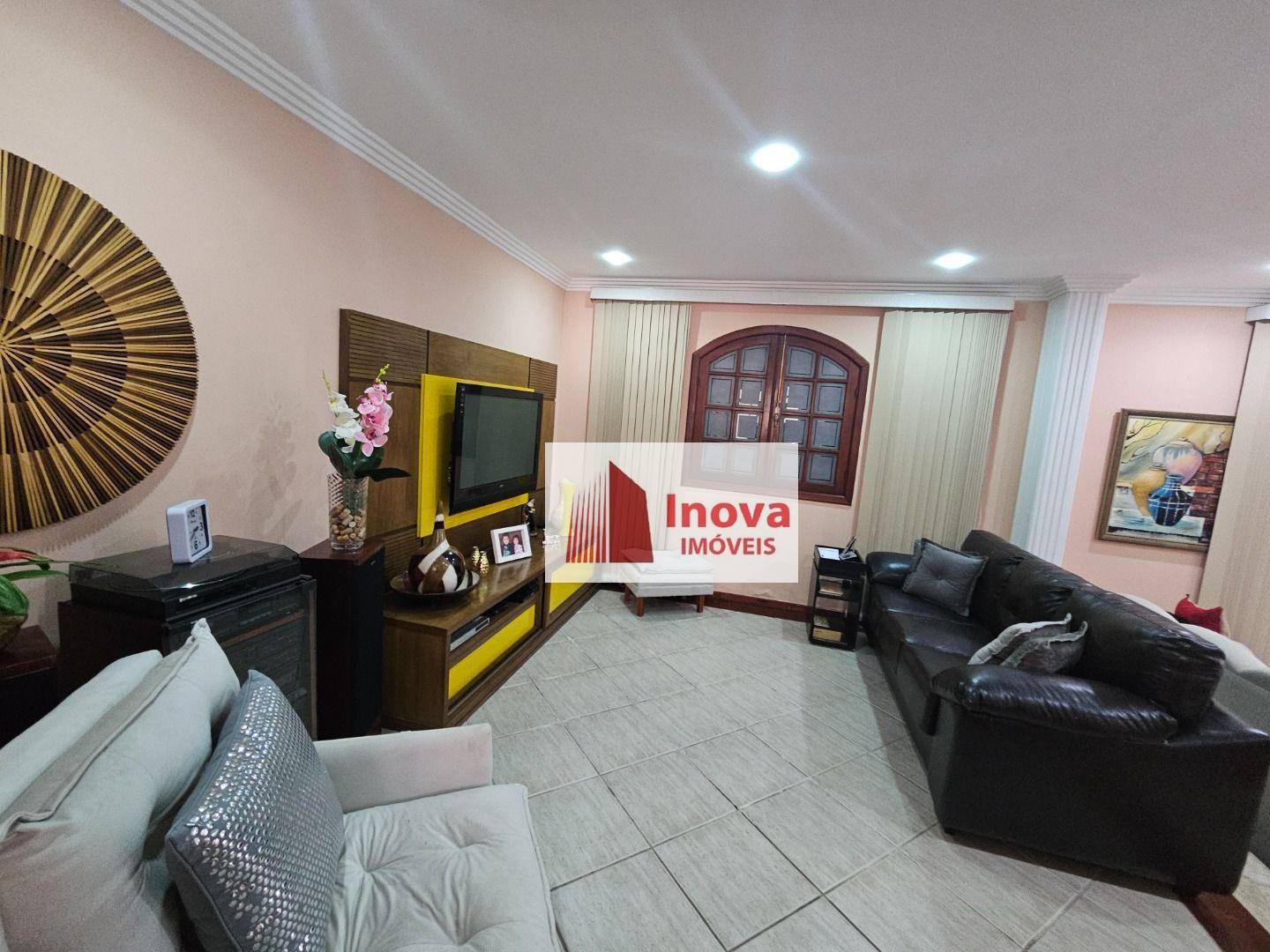 Casa para alugar com 4 quartos, 245m² - Foto 11