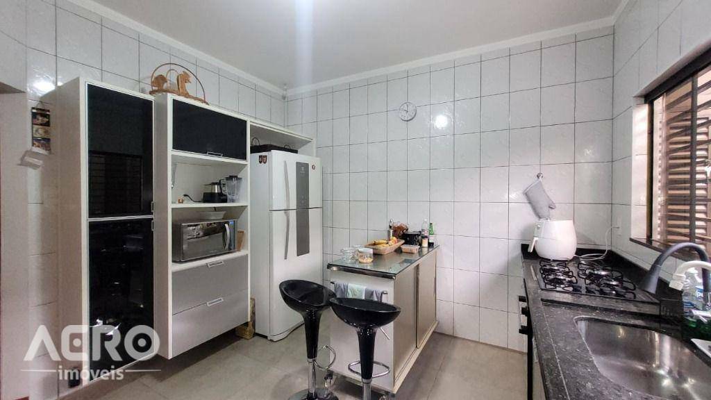 Casa à venda com 4 quartos, 211m² - Foto 36