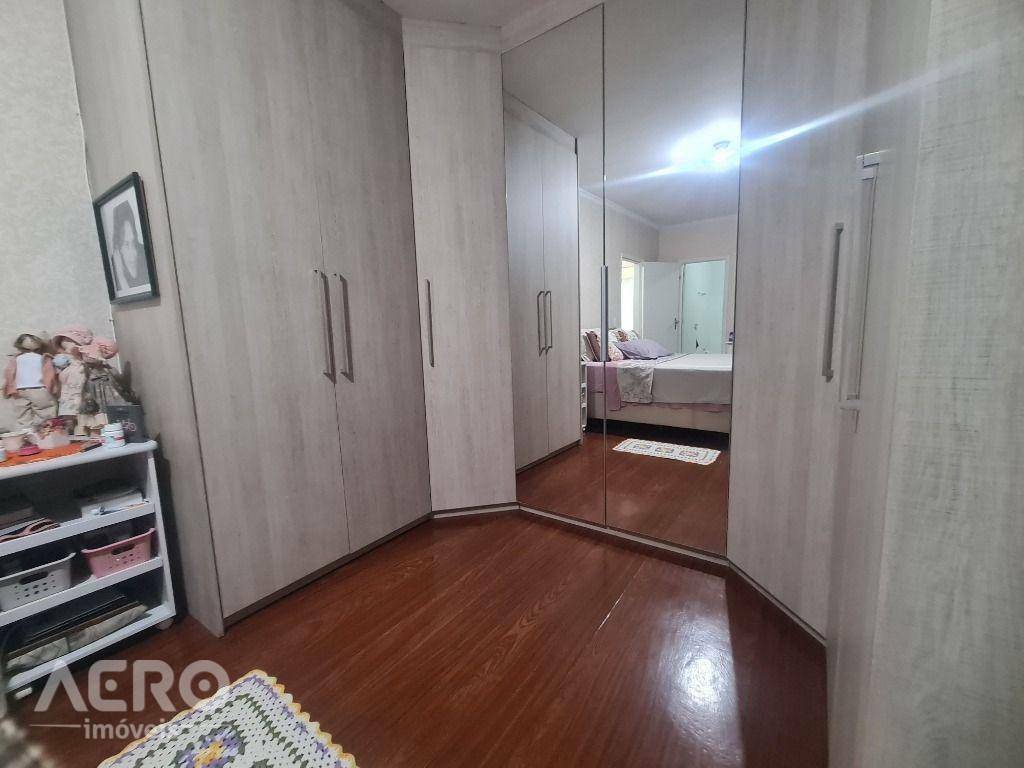 Casa à venda com 3 quartos, 210m² - Foto 27